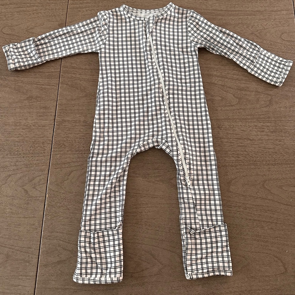 MASONgrey onesie, size 3-6 months